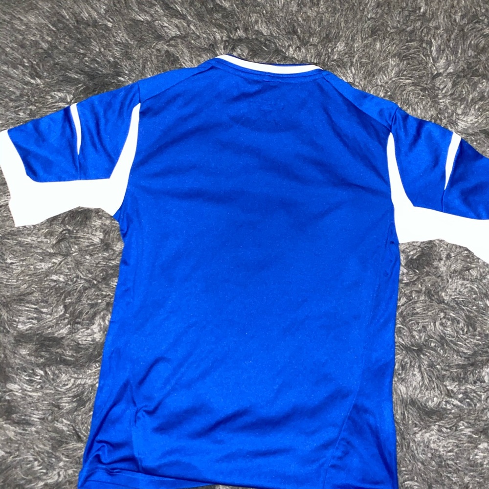 Workout top - Picture 2 of 3